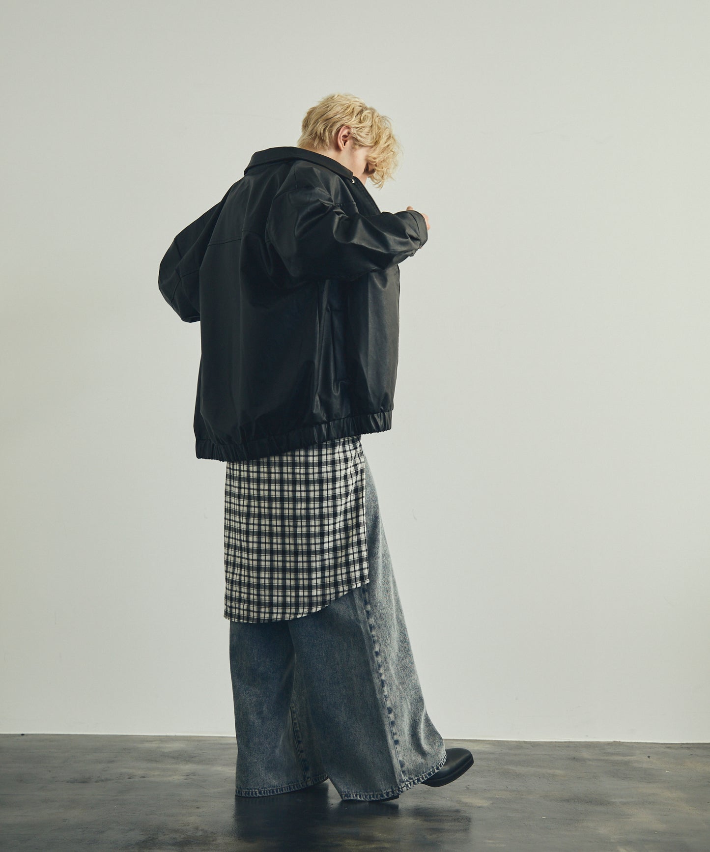 Chemical wash hard bleached wide flare denim pants