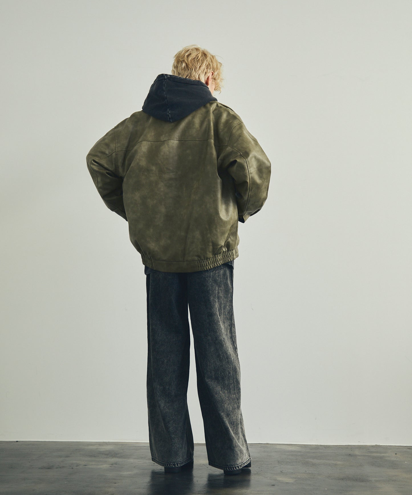 Vintage-like fake leather oversized zip-up blouson