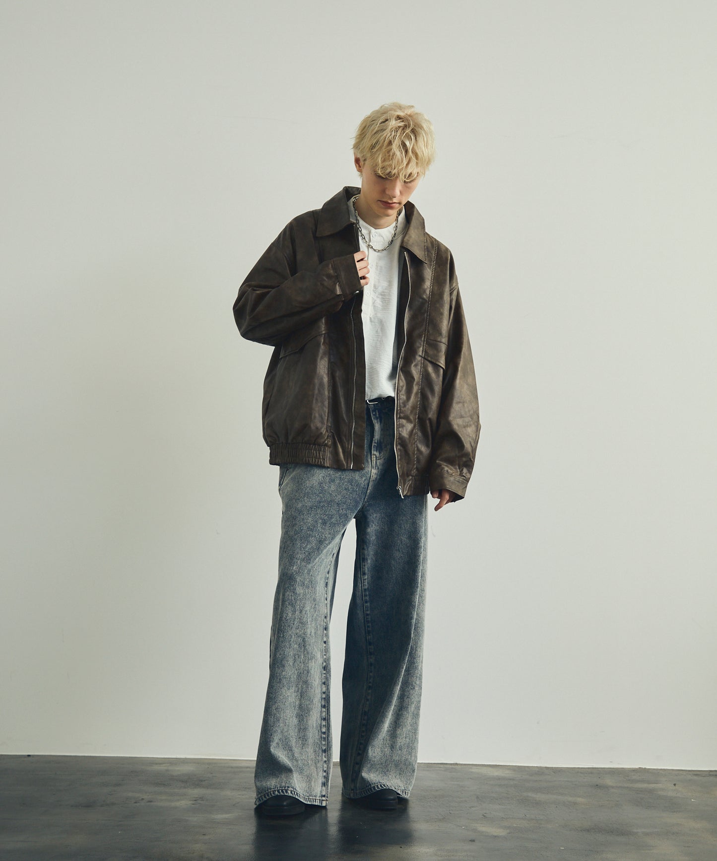 Vintage-like fake leather oversized zip-up blouson