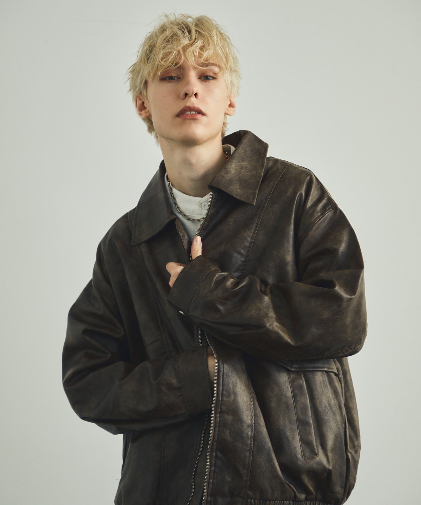 Vintage-like fake leather oversized zip-up blouson